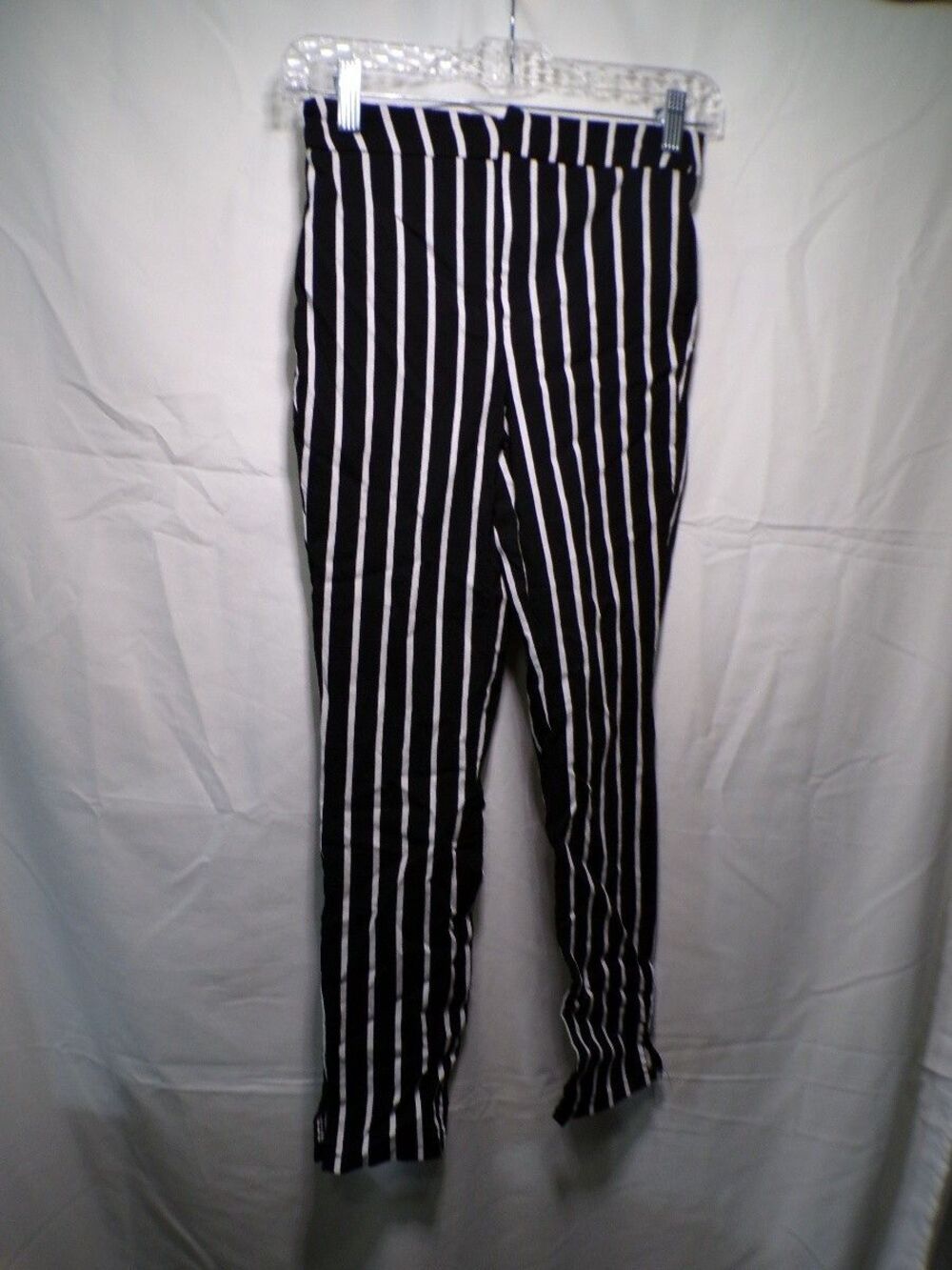 Forever 21 Women's Striped Ankle Pants Size S Black White Tapered